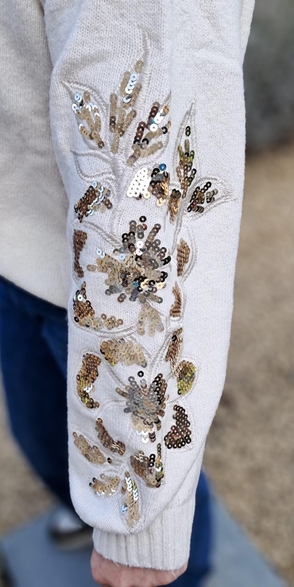 Warme, zachte pull met accent in pailletten op de mouw, 3 kleuren