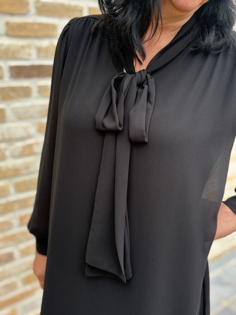 Soepelvallende  A-lijnjurk, in bordeauxrood of zwart ( TU )