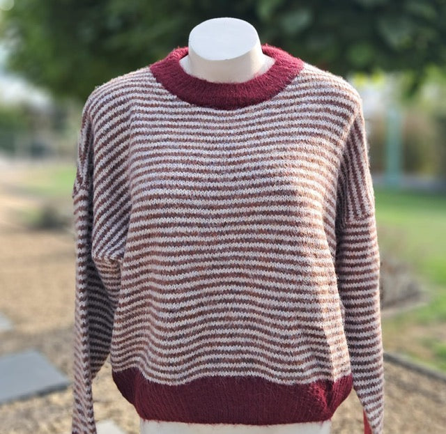 Warme, zachte pull met strepen en ronde hals, TU