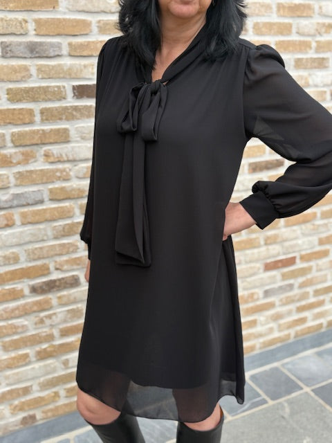 Soepelvallende  A-lijnjurk, in bordeauxrood of zwart ( TU )